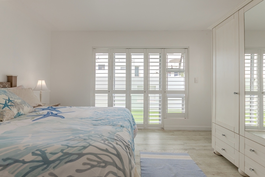 4 Bedroom Property for Sale in Paradise Beach Western Cape